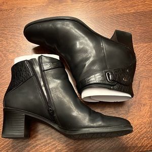 White Mountain Women’s “Moby” Style Short Black Heeled Boots in Size 7